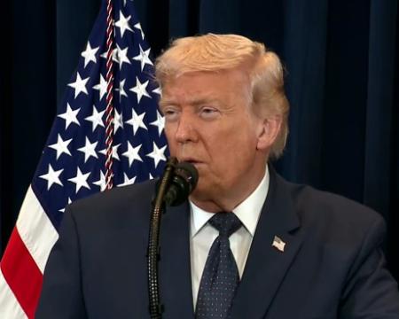 Трамп висловив здивування, що в Україні, незважаючи на російську агресію, продовжують жити люди.