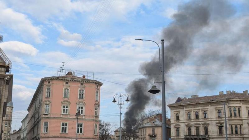 Внаслідок атаки безпілотників у Львові зазнали значних руйнувань різні райони міста. Трамвайний рух тимчасово зупинено.
