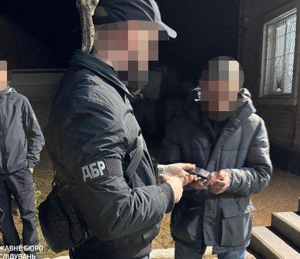 У Волинській області співробітник територіального центру комплектування 