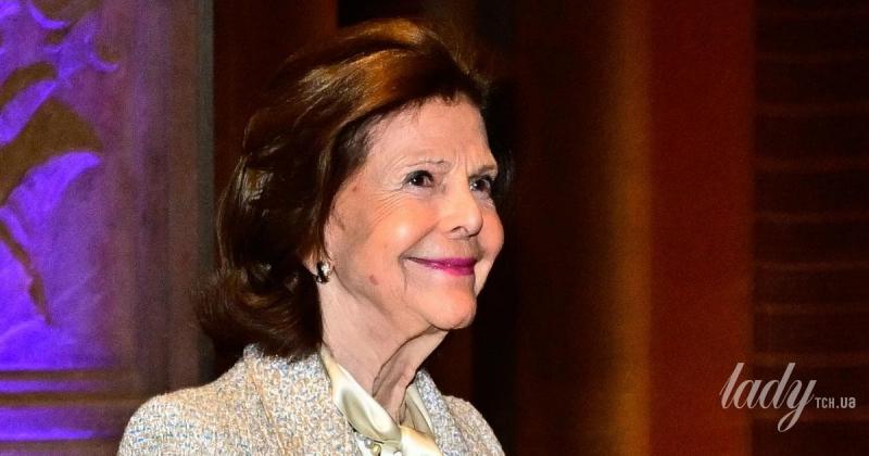 Вбрала елегантний спідничний костюм та витончені підбори: 82-річна королева Сільвія стала гостею концерту українських виконавців.