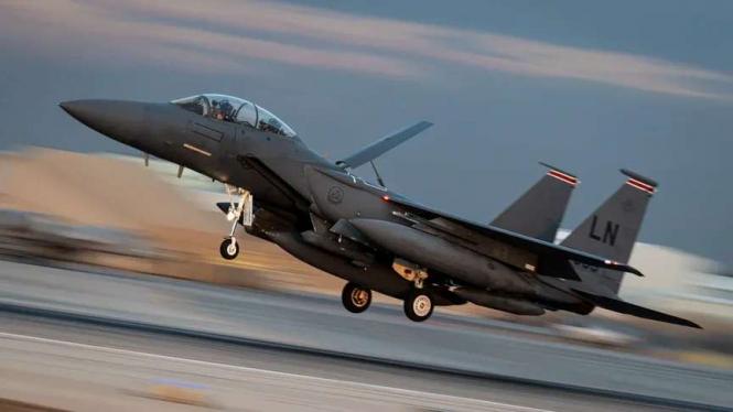 Американські військові успішно здійснили порятунок другого члена екіпажу F-15E, який був збитий у повітряному просторі над Іраном.