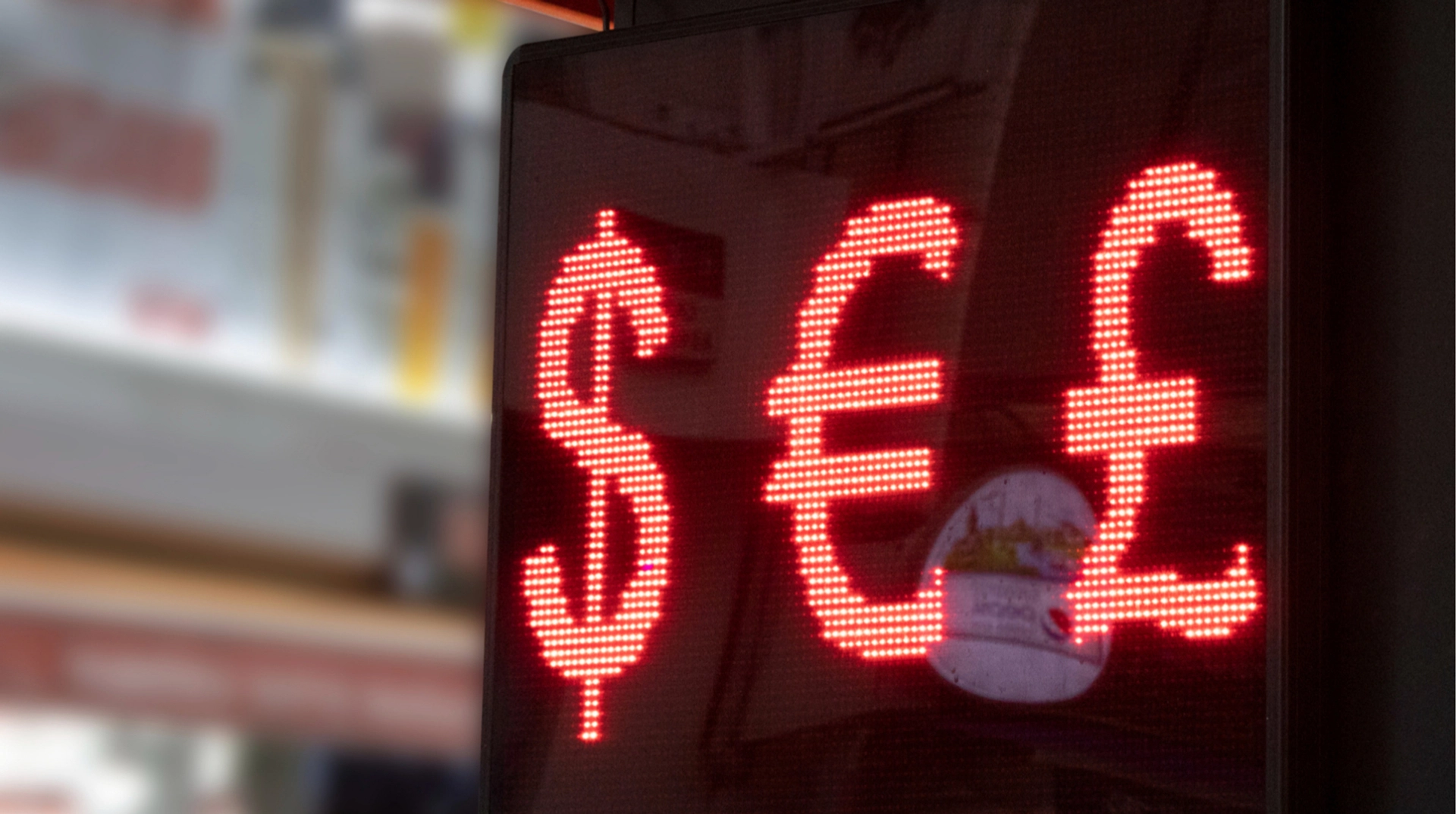 Національний банк оголосив обмінний курс долара та євро на вівторок, 7 квітня.