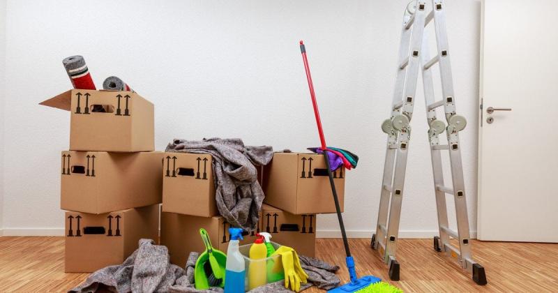 Чоловік придбав будинок, але те, що він виявив за стіною, змусило його відчути себе героєм 