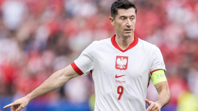 Роберт Левандовський висловив свої співчуття у зв'язку зі смертю Яцека Магєри - прощальний пост - Футбол 24.