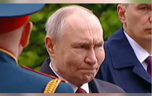 Став виглядати старше та з набряками. Після його виходу на параді виникли нові сумніви щодо стану здоров'я Путіна, повідомляє Daily Mail.