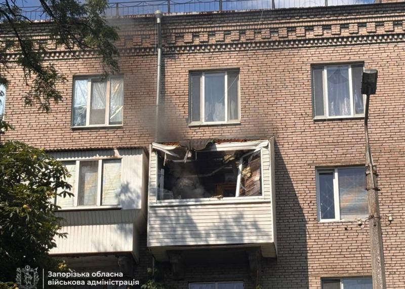Російські збройні сили нанесли удар по Запоріжжю, внаслідок чого постраждали люди.
