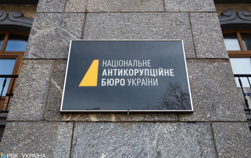 Два автомобілі Mercedes, розкішна нерухомість в Україні та на Балі: у справі 