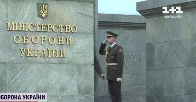 Україна лишиться без міністра оборони та керівника Міністерства закордонних справ протягом місяця, повідомив народний депутат.