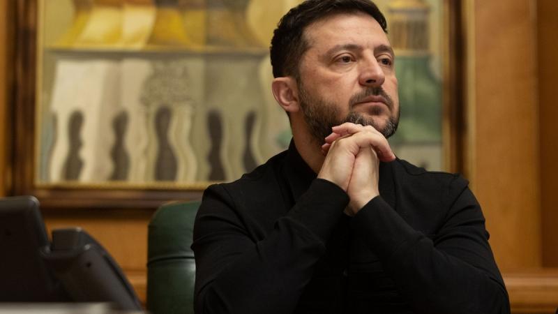 Зеленський оголосив про створення спеціального штабу, до якого увійдуть командири корпусів та представники виробництв озброєння.