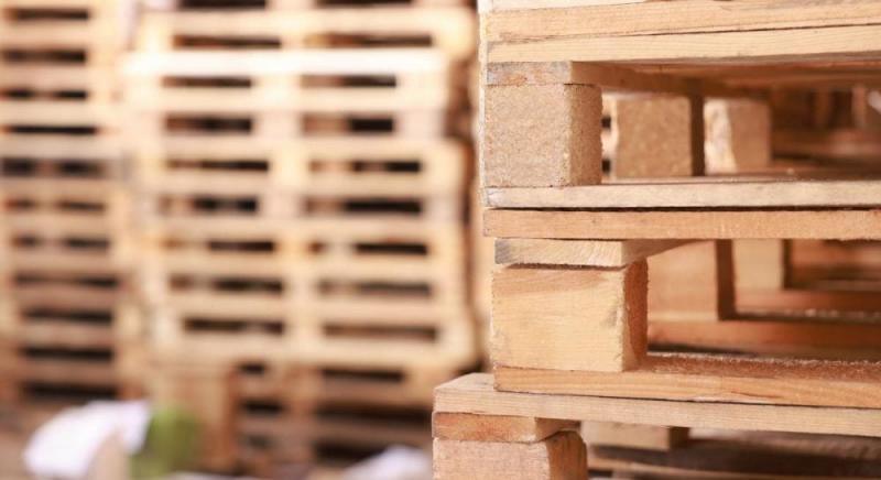 Старі піддони можуть знайти своє застосування на дачі: які ідеї їх використання?