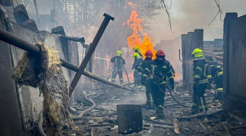 Протягом години по Одеській області було здійснено 19 ракетних атак: Росія використала літаки Ту-22М3 та Су-57, внаслідок чого загорівся корабель.