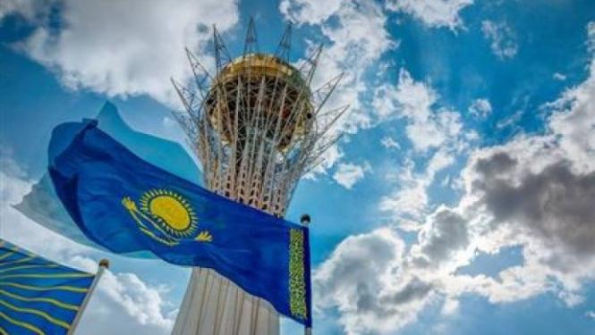 Казахстан тимчасово зупинив експорт нафти через основний маршрут у Чорному морі.