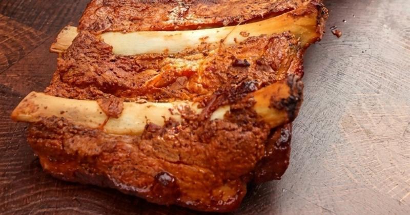 Свинячі ребра на грилі: рецепт для приготування ніжного м'яса.