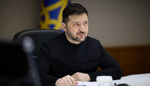 Зеленський заявив: Україна не завдаватиме ударів по Москві до завершення понеділка.