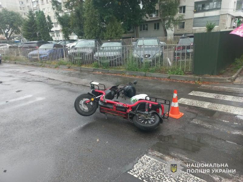 У Львові на пішохідному переході електроскутерист наїхав на 61-річну жінку.