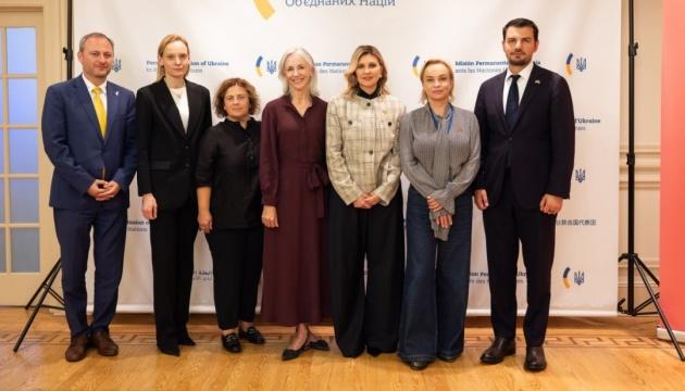 Завдяки співпраці з організацією Direct Relief, Фонд Олени Зеленської має намір заснувати п'ять нових Шкіл Супергероїв.