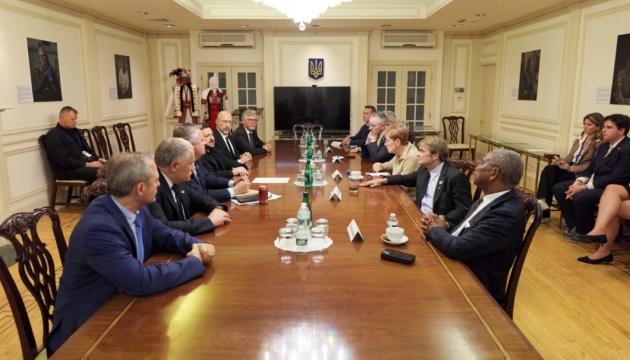 Російські війська здійснили ракетний обстріл Києва, на що США можуть відповісти потужним чином.
