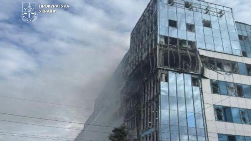 У Києві в результаті атак з боку Росії постраждали 7 житлових будівель, а також дістали ушкодження бізнес-центри і супермаркет.