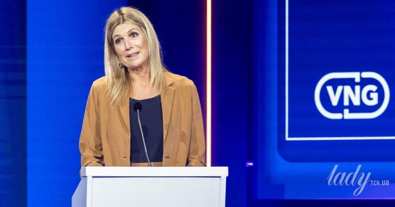 Королева Максима вразила всіх своїм стриманим вбранням під час ділової наради.