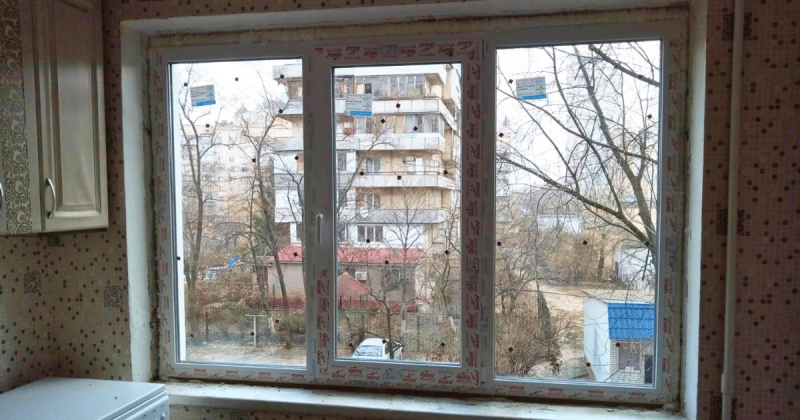 Для того щоб уникнути протягів з вікон: як обрати, правильно встановити та доглядати за пластиковими вікнами.