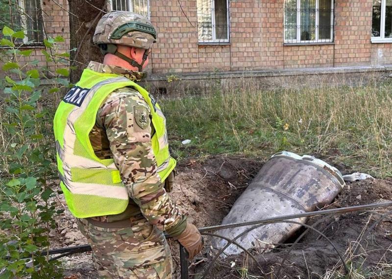 У Києві виявили незапущену бойову ракету.