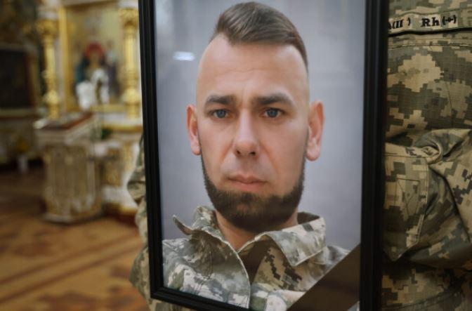 У Луцьку віддали останню шану Герою Євгену Писаренку.
