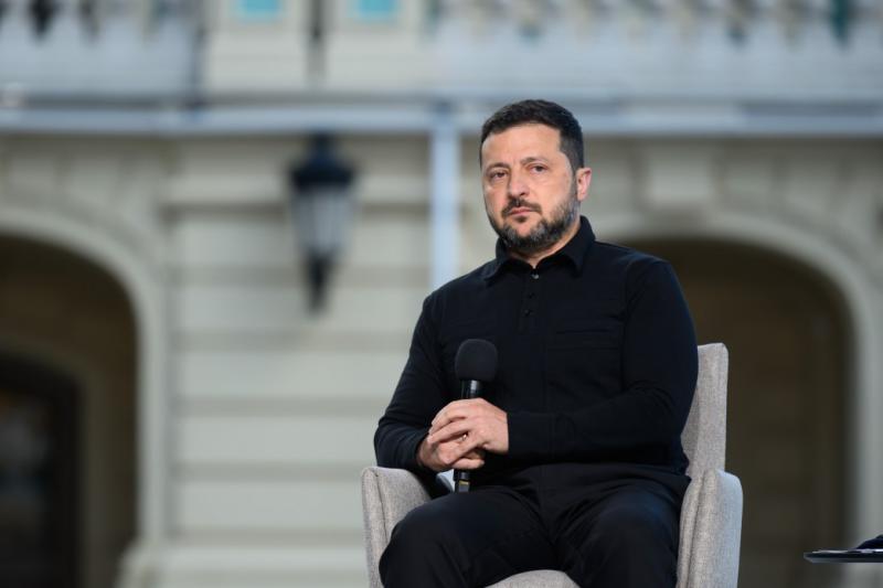 Зеленський звернувся до Європейського Союзу з проханням виділити Україні 70 мільярдів євро для посилення обороноздатності.