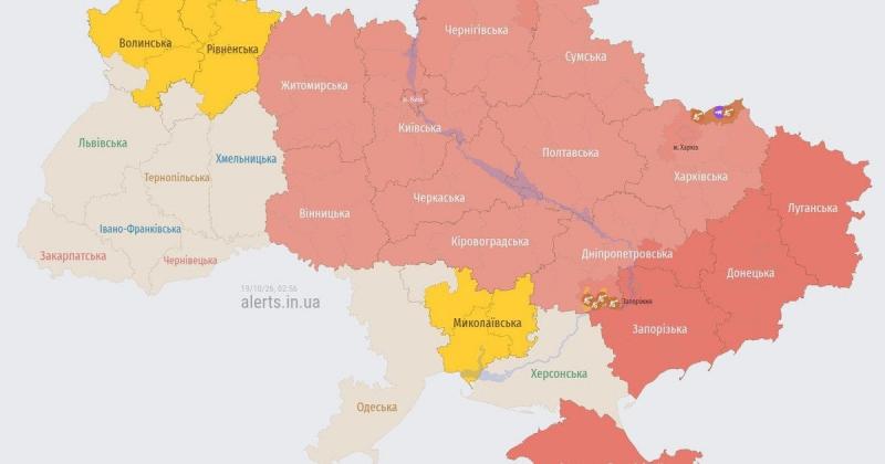 В Україні оголошено масштабну повітряну тривогу через небезпеку балістичних ударів: у якому напрямку спрямовані ракети.