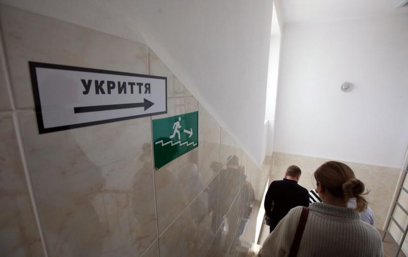 Російські війська повторно атакували Київ вночі, використовуючи балістичні ракети, що призвело до серії вибухів.