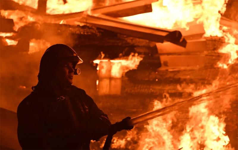 У Омську спалахнула велика пожежа внаслідок атаки Збройних Сил України: під прицілом опинився хімічний завод (відео)